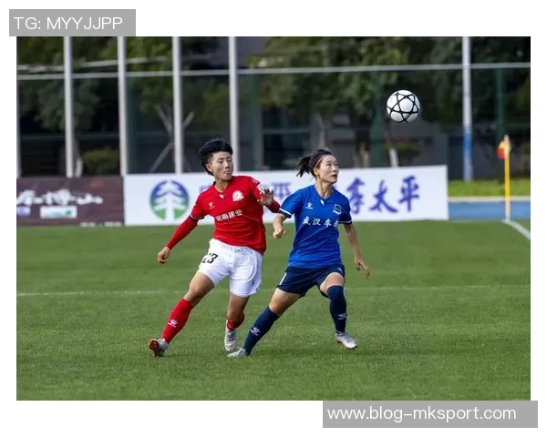 中女超激战武汉队迎战上海队全力争胜展现女子足球魅力与实力 中女超激战武汉队迎战上海队全力争胜展现女子足球魅力与实力